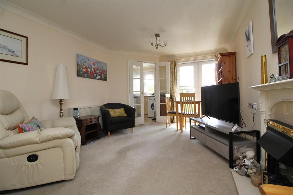 Living room 2 .JPG
