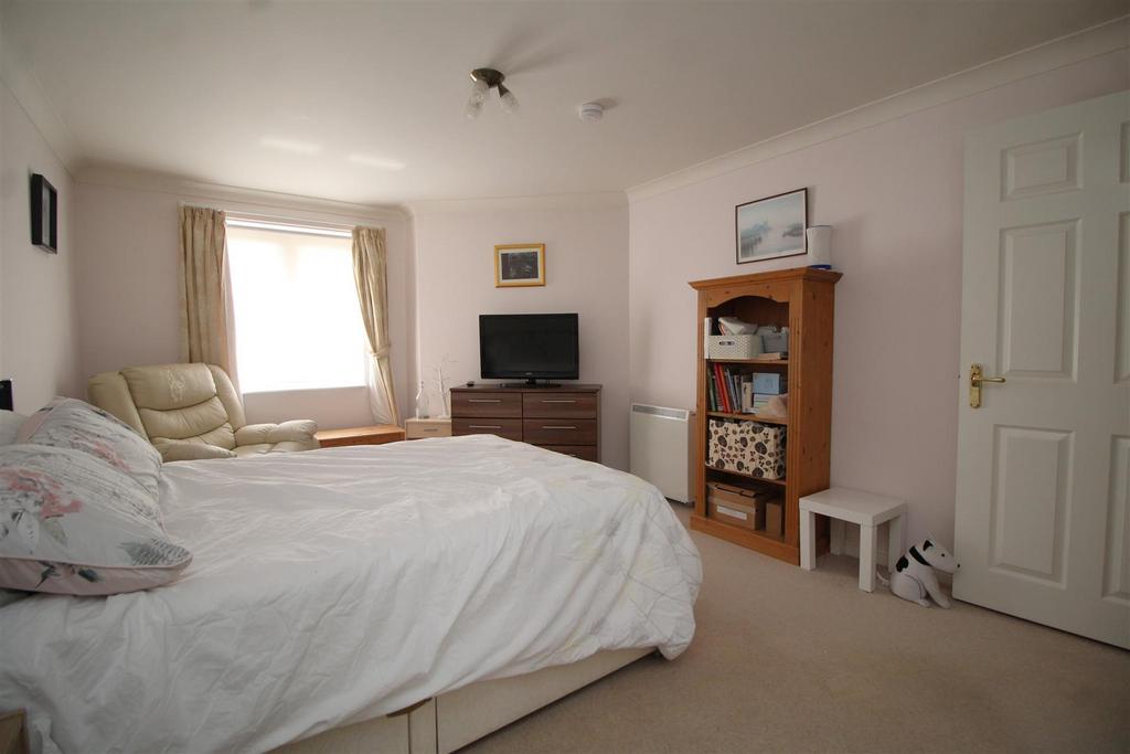 Bedroom .JPG