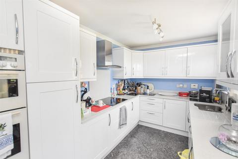 4 bedroom detached bungalow for sale, Connaught Drive, South Woodham Ferrers, Chelmsford