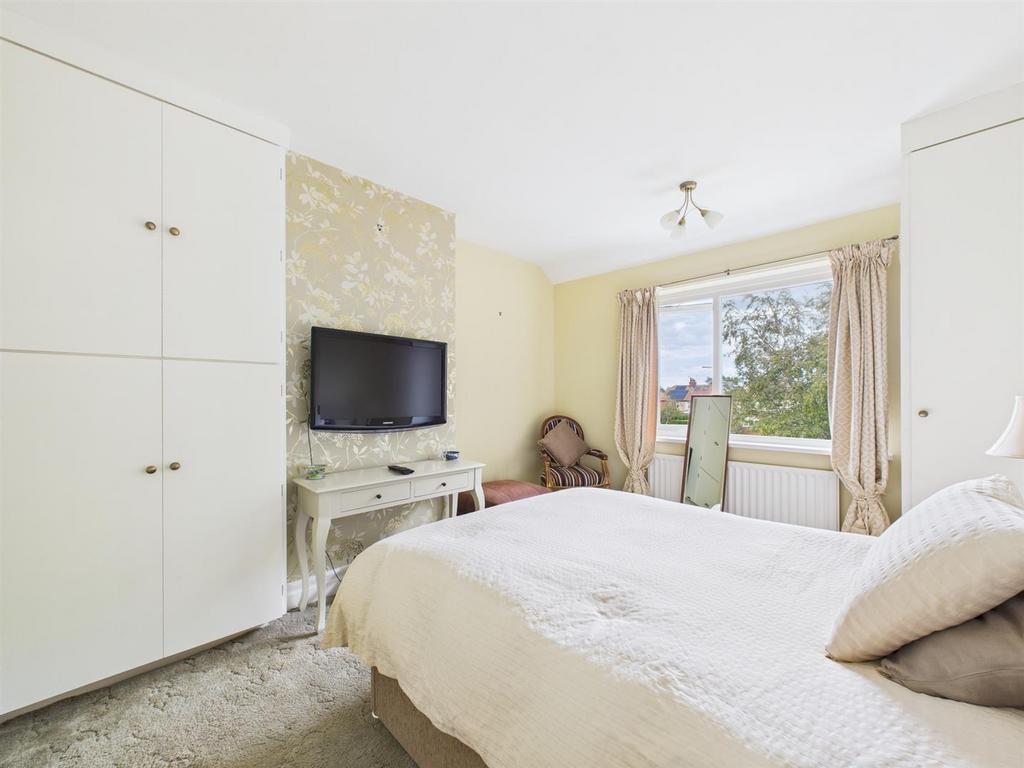 Bed 2.jpg