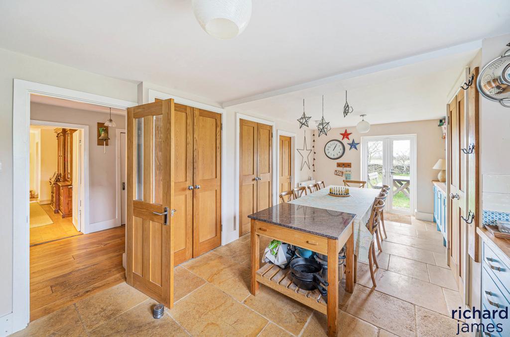 9b005c73-7b98-408...