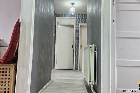 3 bedroom flat for sale, Southchurch Court, East Ham, London, E6