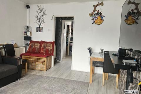 3 bedroom flat for sale, Southchurch Court, East Ham, London, E6