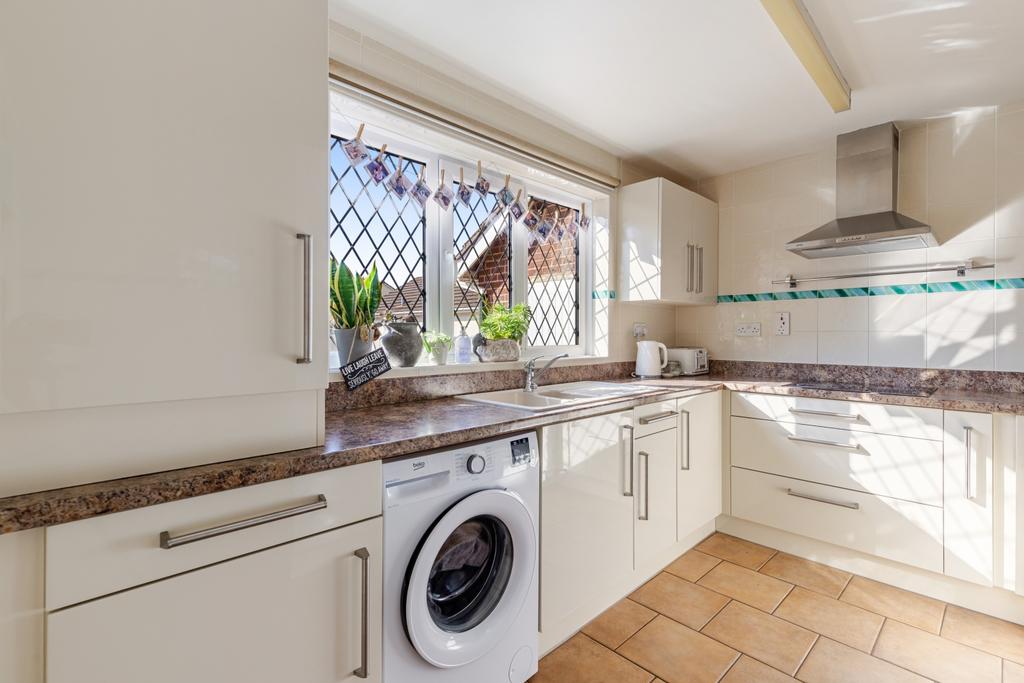 A14 - 9 Fox Tor Close, Paignton - 250821
