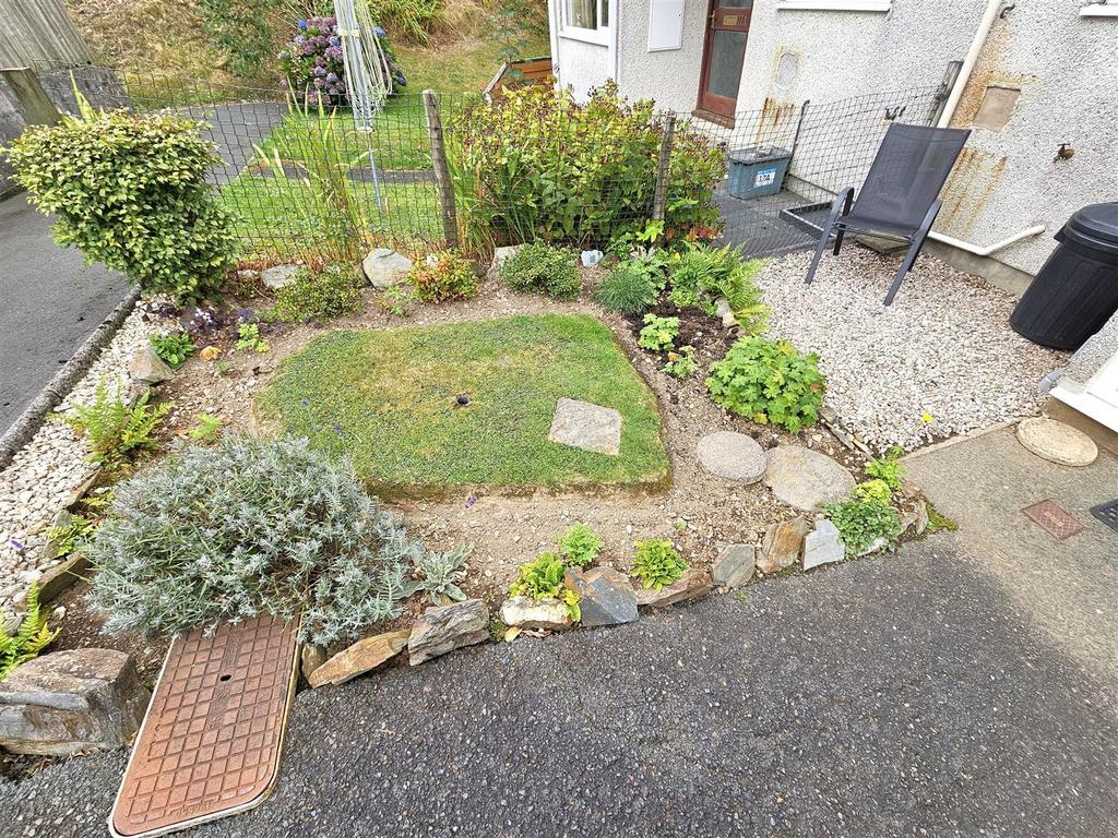 Front Garden (2).jpg