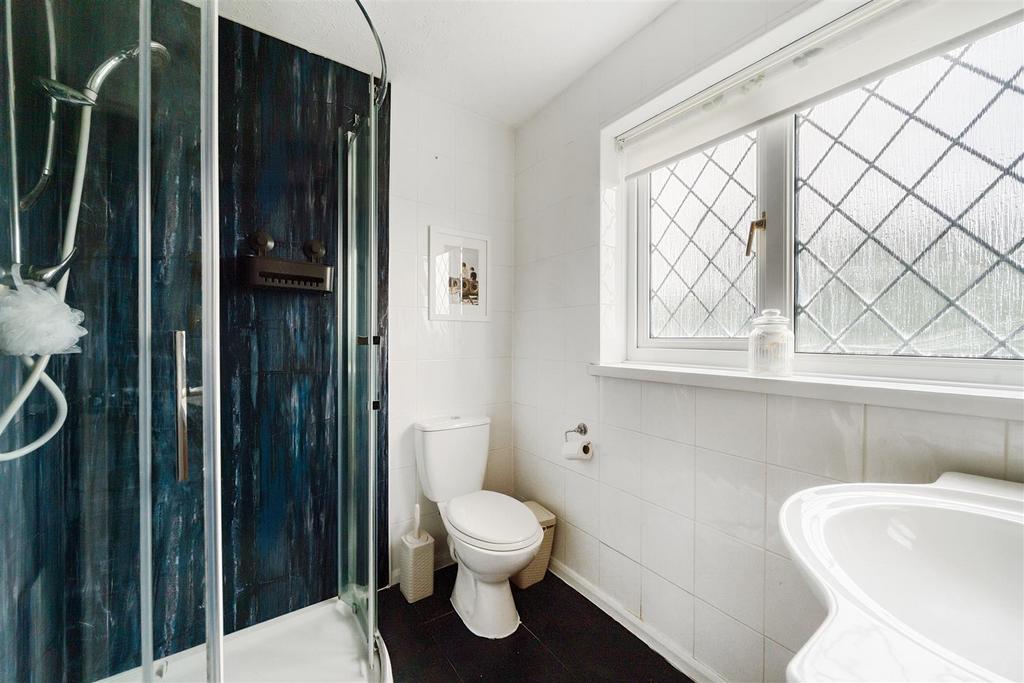 Cole Lane Shower Room.jpg