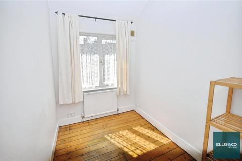 27 Woodgrange Avenue, London, N12 0PT