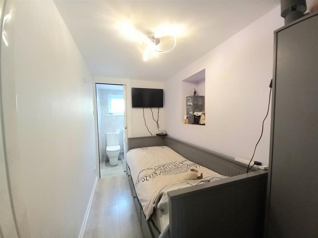 104 Meddon Bed 3.jpg