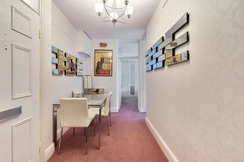 2 bedroom flat for sale, Addison House, St Johns Wood, NW8