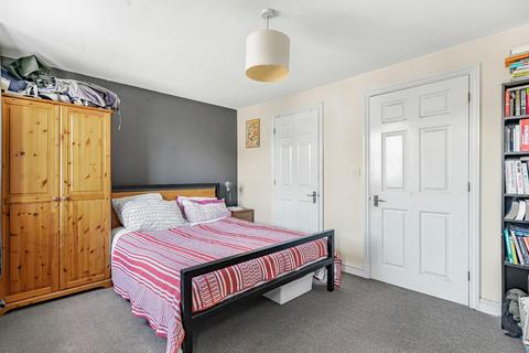 2 bedroom flat for sale, Newent Close, London