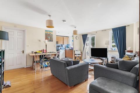 2 bedroom flat for sale, Newent Close, London