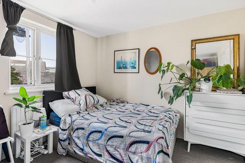 2 bedroom flat for sale, Newent Close, London