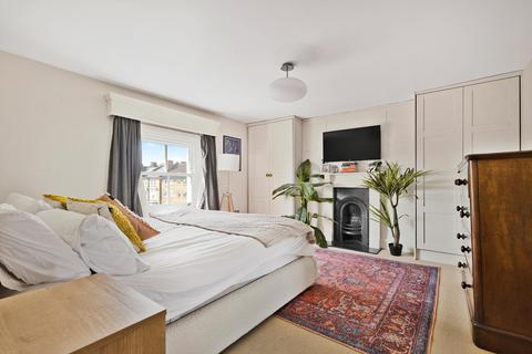 3 bedroom maisonette for sale, Well Street, Hackney, E9