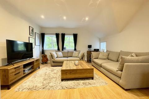 17 Great Charta Close, Englefield Green, Egham, TW20 0GL