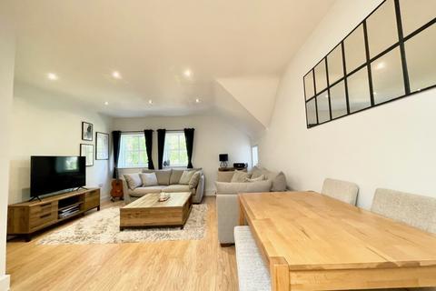 17 Great Charta Close, Englefield Green, Egham, TW20 0GL