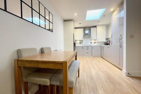 17 Great Charta Close, Englefield Green, Egham, TW20 0GL