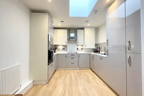 17 Great Charta Close, Englefield Green, Egham, TW20 0GL
