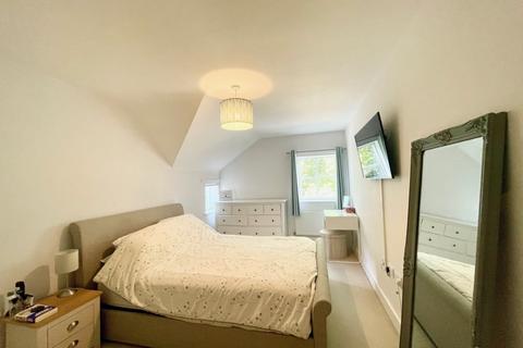 17 Great Charta Close, Englefield Green, Egham, TW20 0GL