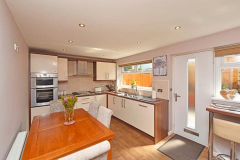 4 bedroom semi-detached house for sale, Kenmore Way, Cleckheaton, West Yorkshire, BD19