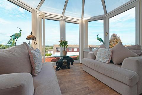 4 bedroom semi-detached house for sale, Kenmore Way, Cleckheaton, West Yorkshire, BD19