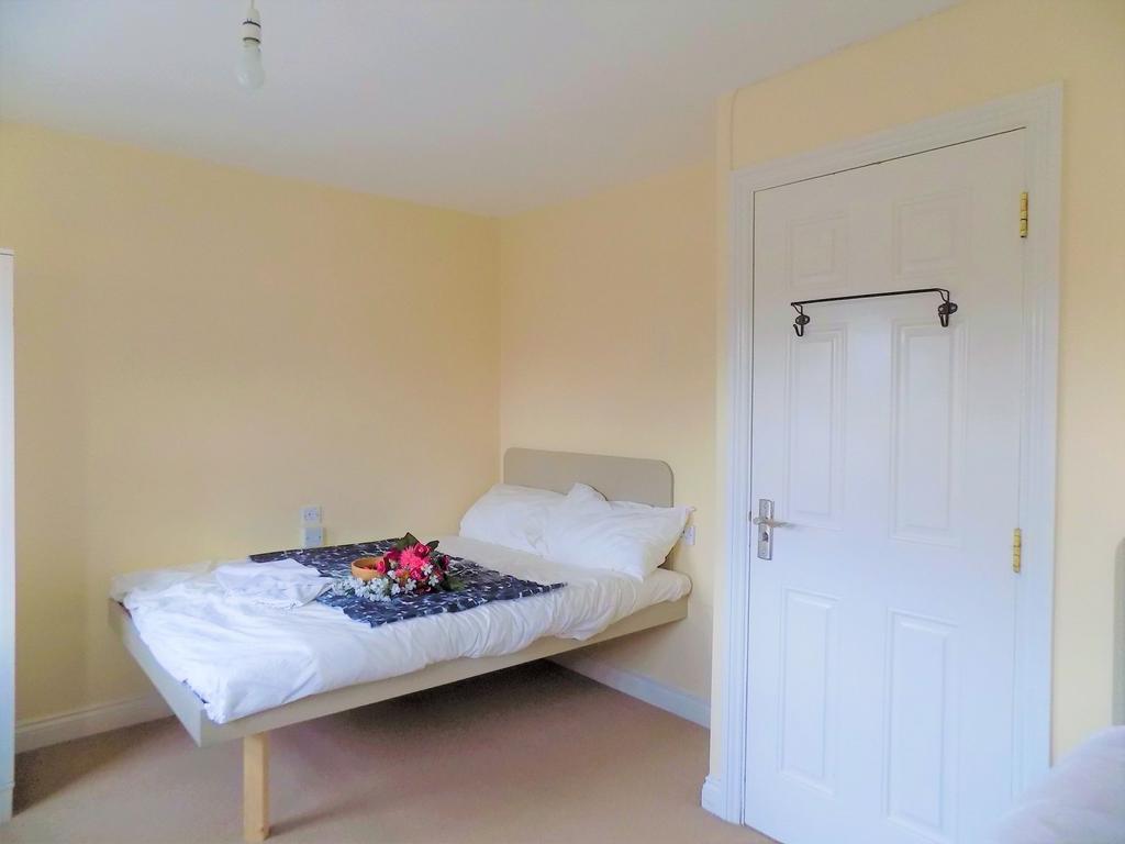 A bright and tidy double bedroom featuring a ne...