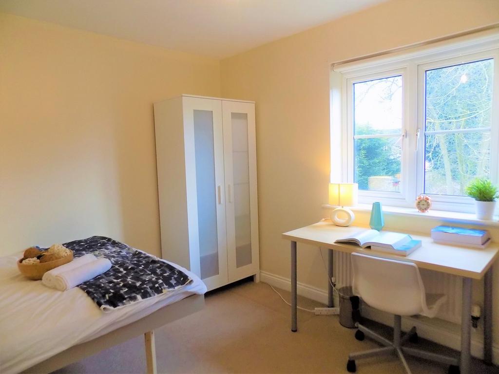 Bright and tidy single bedroom featuring a stud...