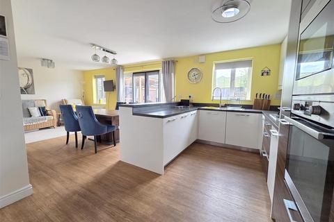 4 bedroom detached house for sale, Conference Way, Stourport-On-Severn