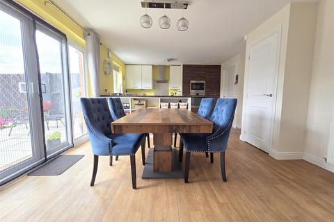 4 bedroom detached house for sale, Conference Way, Stourport-On-Severn