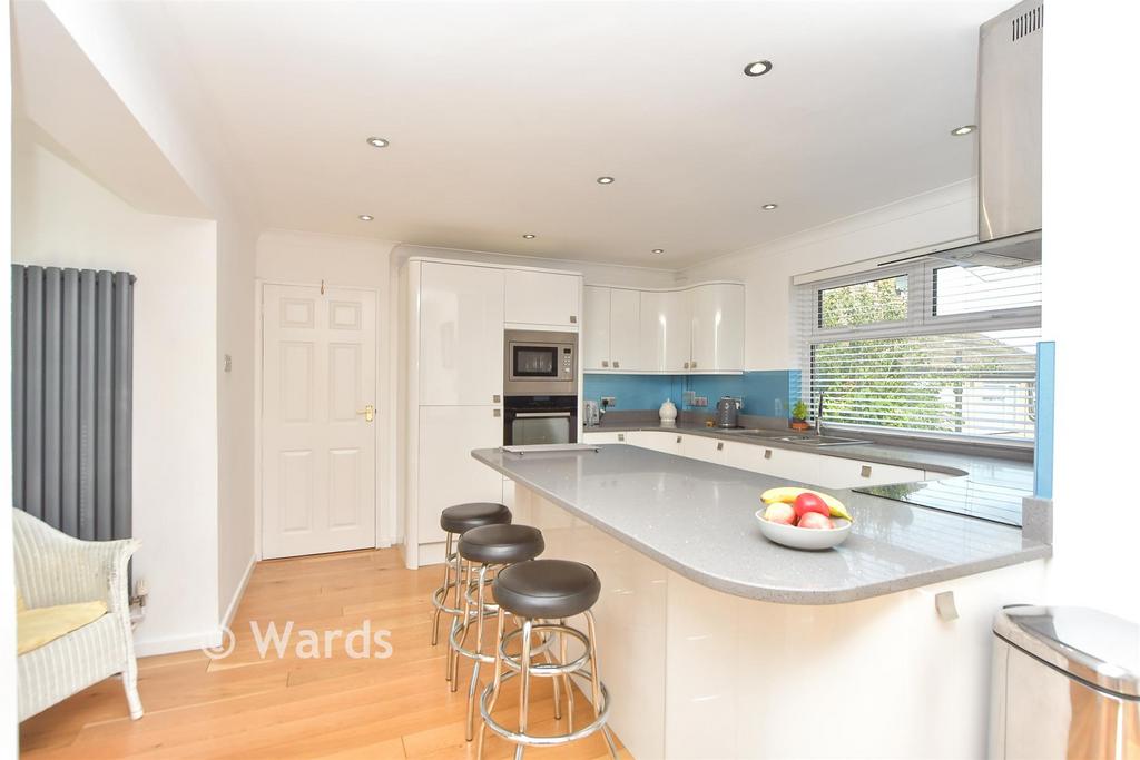 Kitchen/ Breakfast Area