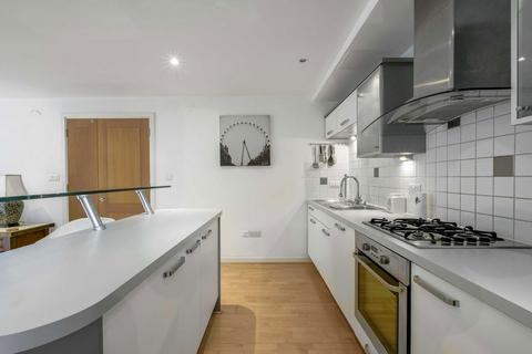 2 bedroom flat for sale, Queensmere Road, London SW19