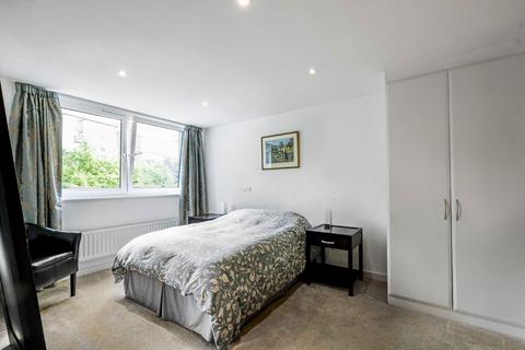 2 bedroom flat for sale, Queensmere Road, London SW19