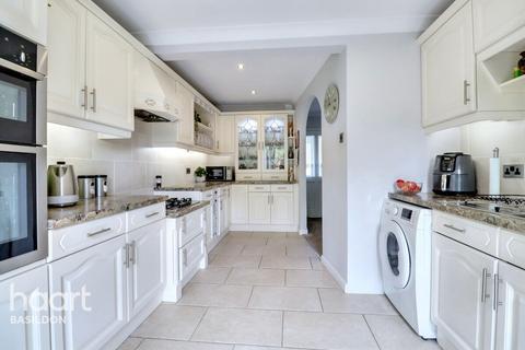undefined, landscaped garden - Great Spenders, Basildon