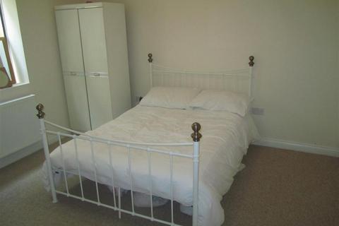 3 bedroom flat to rent, Stewart Road, Bournemouth BH8
