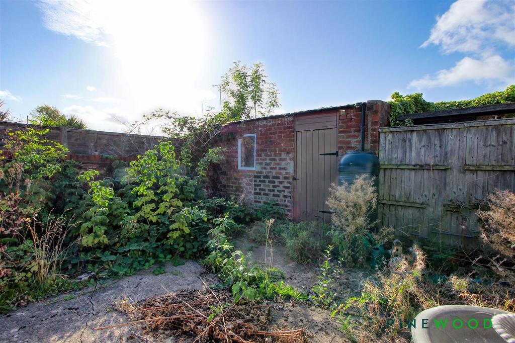 Rear garden outbuilding
