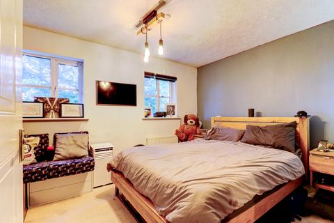 21 Vanguard Close, High Wycombe, HP12 3FP