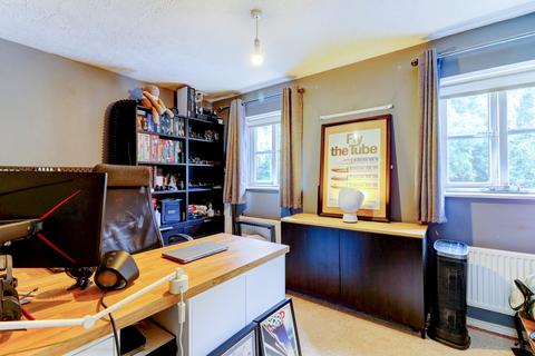 21 Vanguard Close, High Wycombe, HP12 3FP