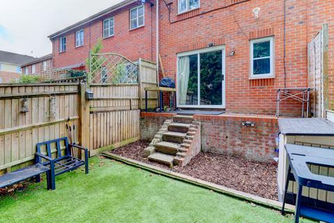 21 Vanguard Close, High Wycombe, HP12 3FP