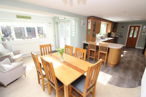 4 bedroom detached house for sale, Otter Way, Leicester LE8