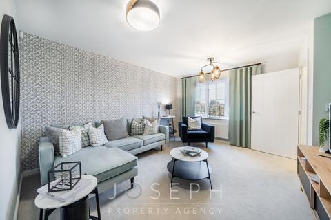 2 bedroom semi-detached house for sale, Roundhouse Avenue, Trimley St Martin, IP11