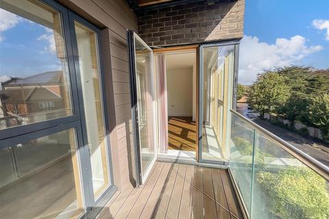 1 bedroom apartment for sale, The Causeway, Goring-By-Sea, Worthing, West Sussex