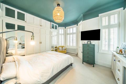 27 Amesbury Avenue, London, SW2 3AE