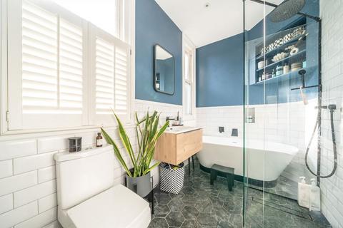27 Amesbury Avenue, London, SW2 3AE
