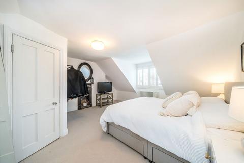 27 Amesbury Avenue, London, SW2 3AE