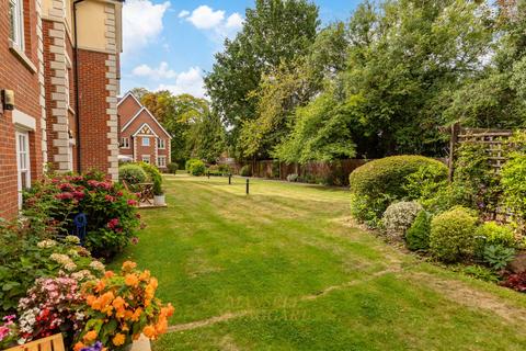 1 bedroom flat for sale, Massetts Road, Horley RH6