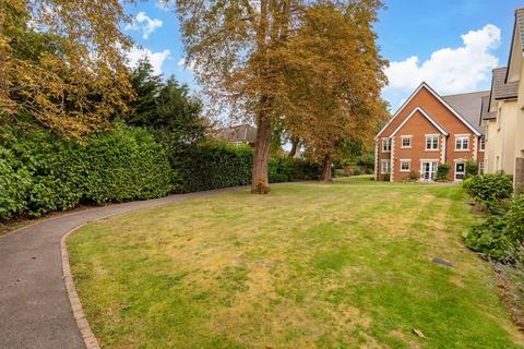 1 bedroom flat for sale, Massetts Road, Horley RH6
