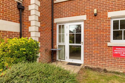 1 bedroom flat for sale, Massetts Road, Horley RH6