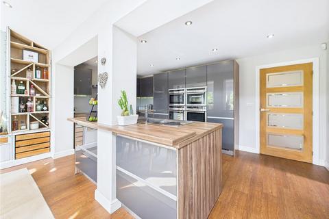 4 Pascoe Drive, Lichfield, WS14 9FB