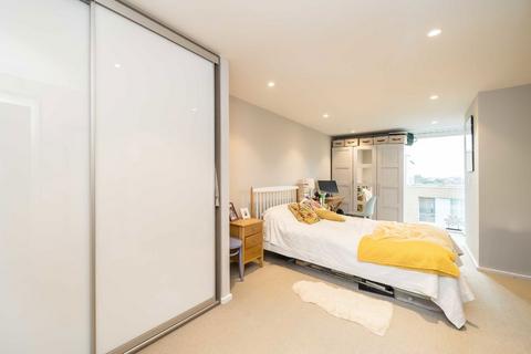 2 bedroom flat for sale, 1 Spectrum Way, Wandsworth SW18