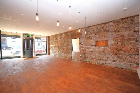 3 bedroom flat for sale, High Street, Amersham