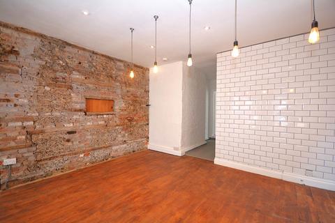 3 bedroom flat for sale, High Street, Amersham